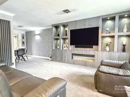 St James Close, Thornham, Rochdale, Image 3