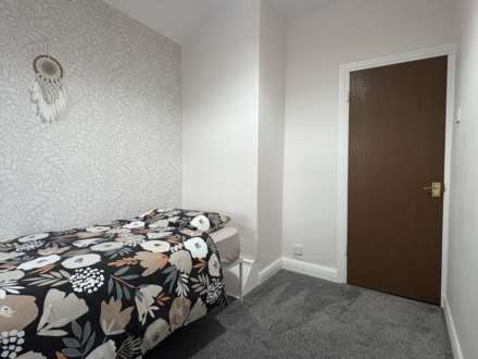 Parkway, Chadderton, Image 11