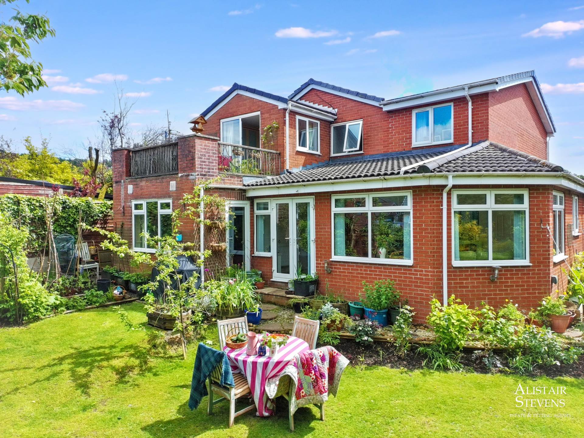 Heather Avenue, Shaw, Image 1