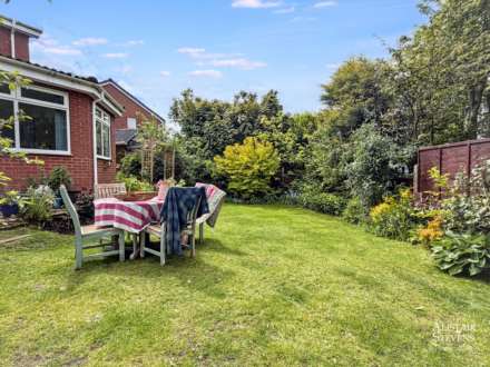 Heather Avenue, Shaw, Image 4