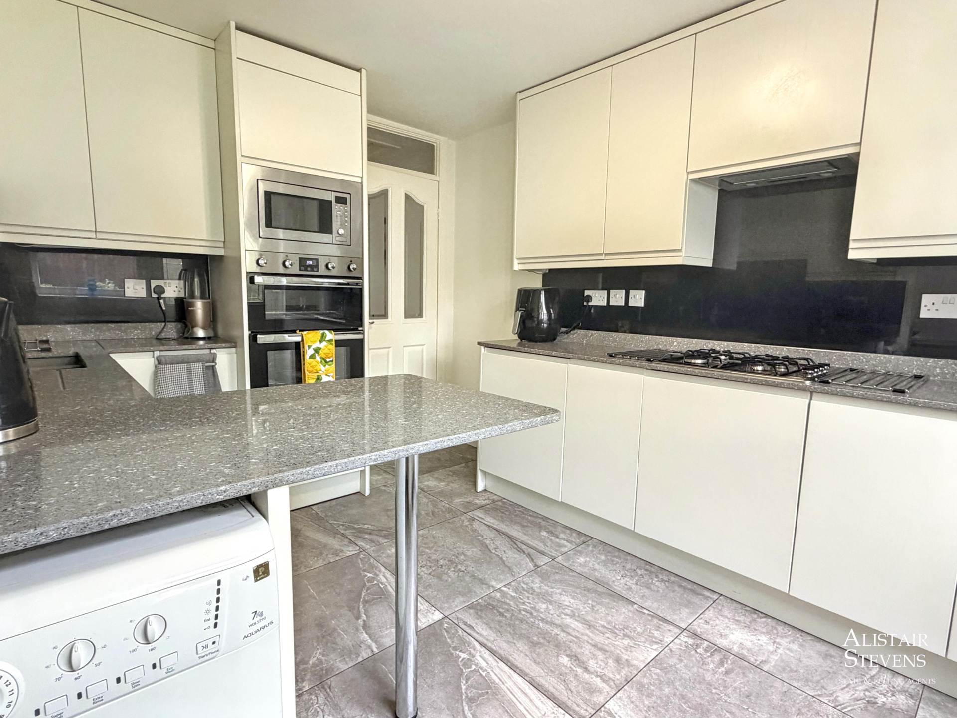 Arnside Avenue, Chadderton, Image 7
