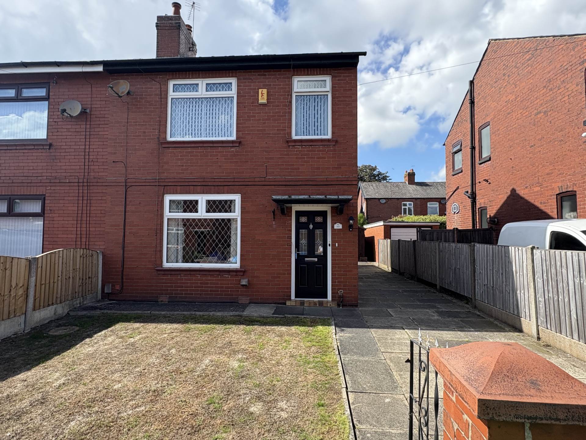 Thatch Leach, Chadderton, Oldham, OL9, Image 1