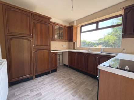 Trent Road, Shaw, Image 7