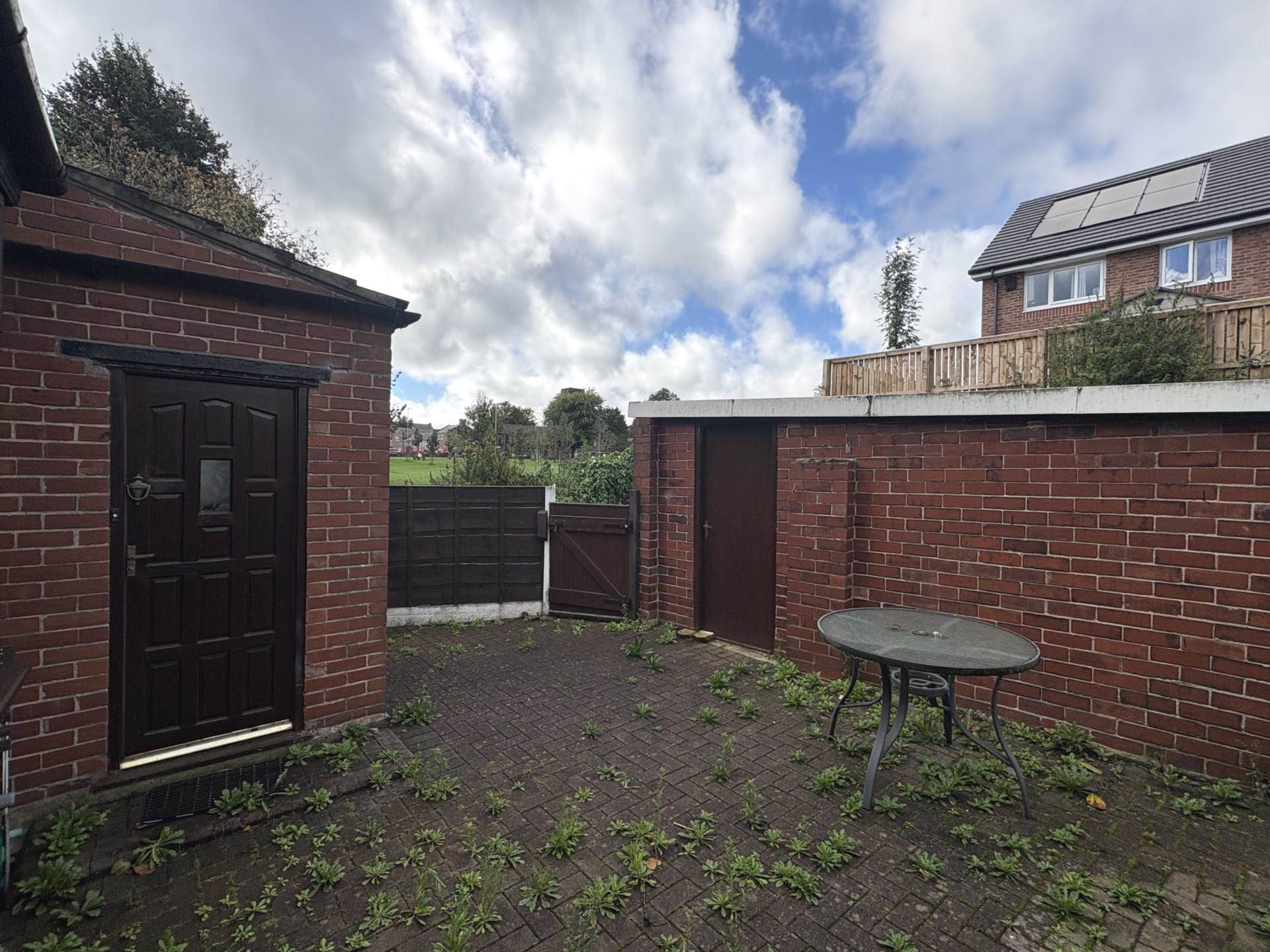Oldham Road, Royton, Image 18