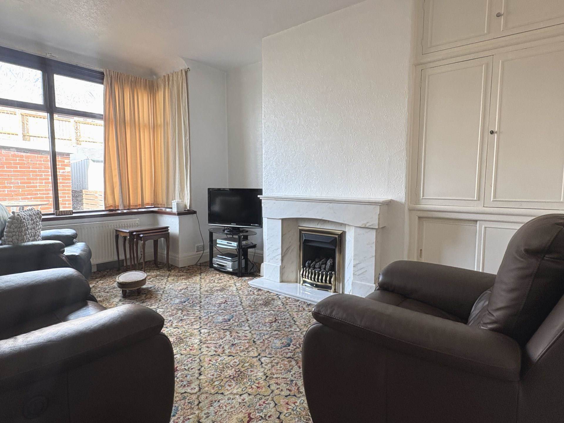 Oldham Road, Royton, Image 3