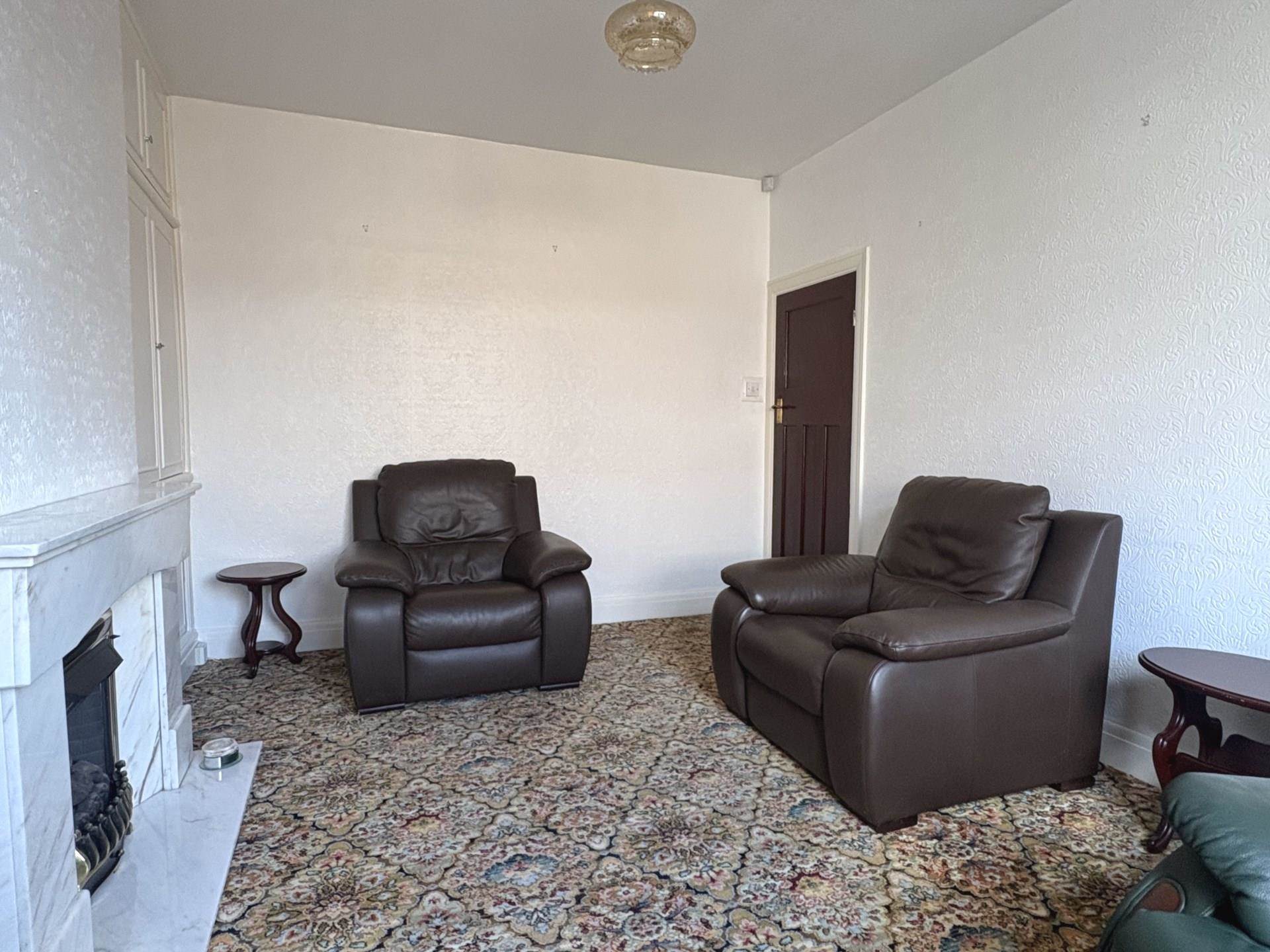 Oldham Road, Royton, Image 4