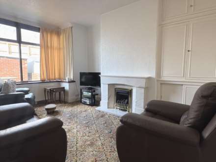 Oldham Road, Royton, Image 3