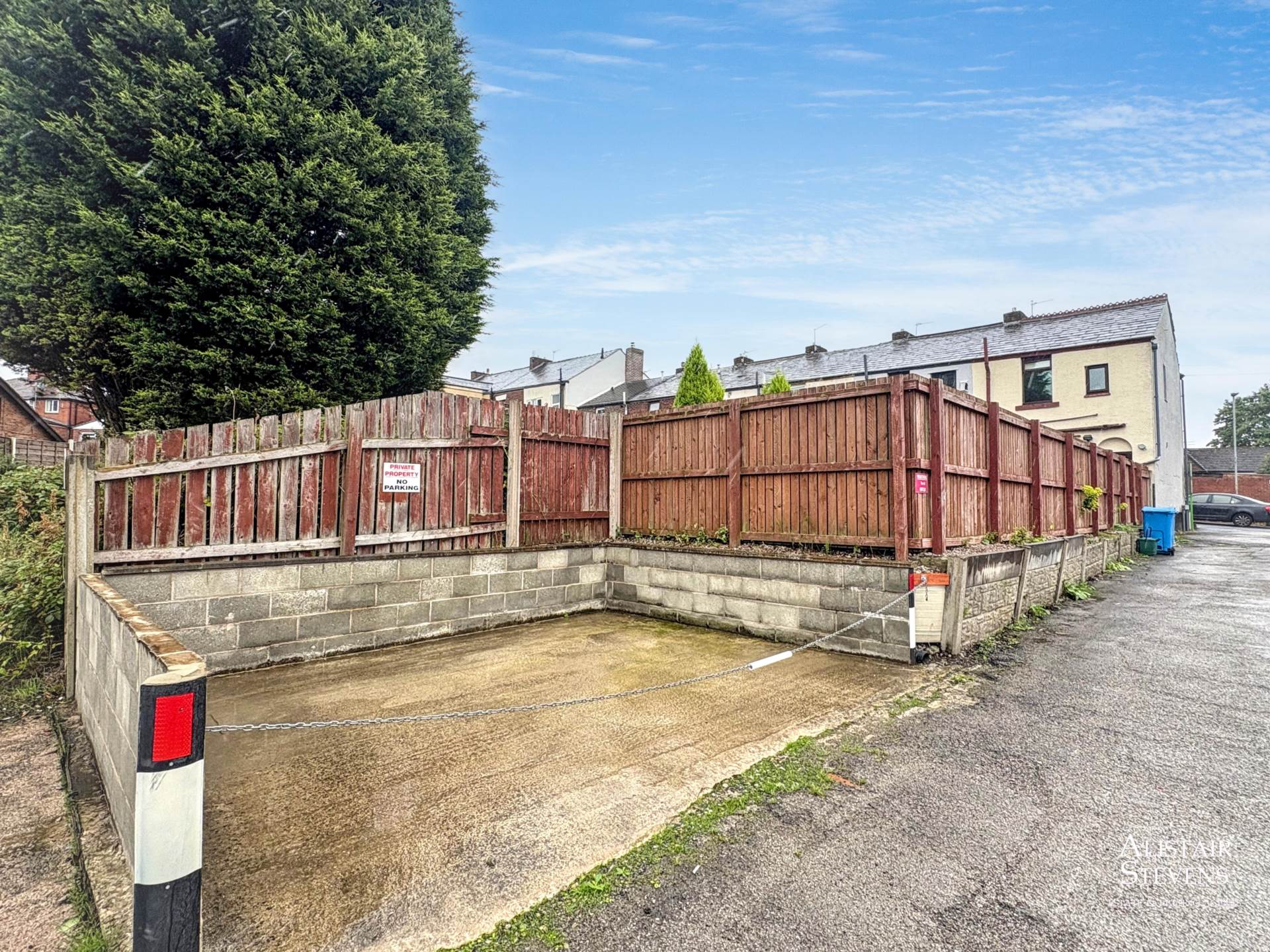 Holden Fold Lane, Royton, Image 15