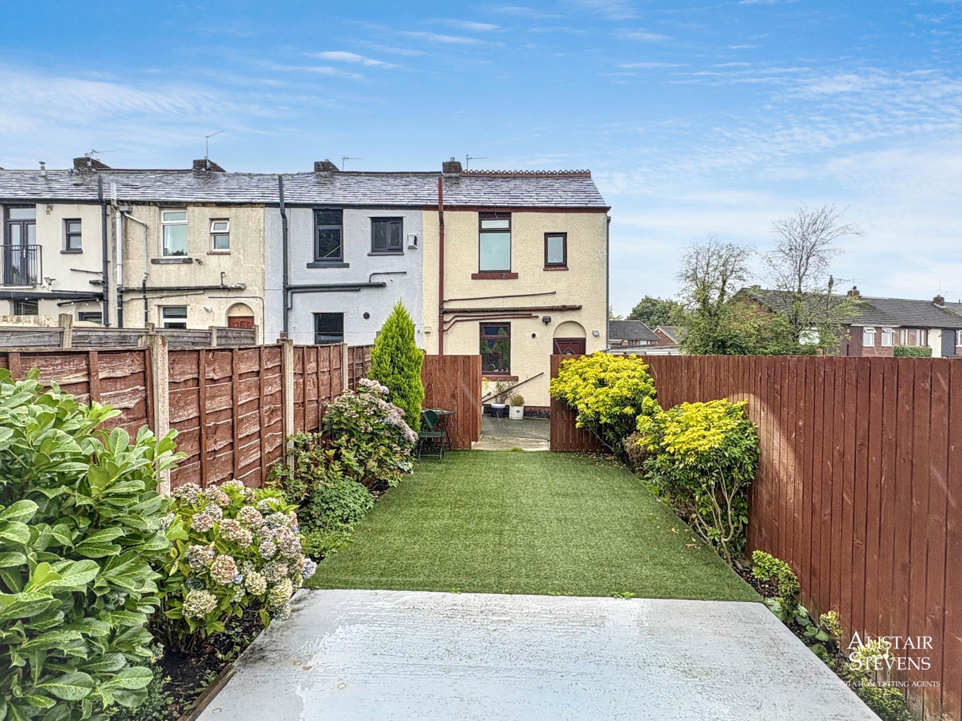 Holden Fold Lane, Royton, Image 16
