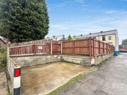 Holden Fold Lane, Royton, Image 15