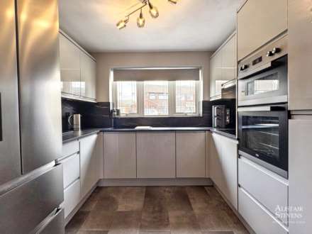 Lindale Avenue, Chadderton, Image 5