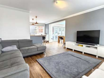 Denbydale Way, Royton, Image 4