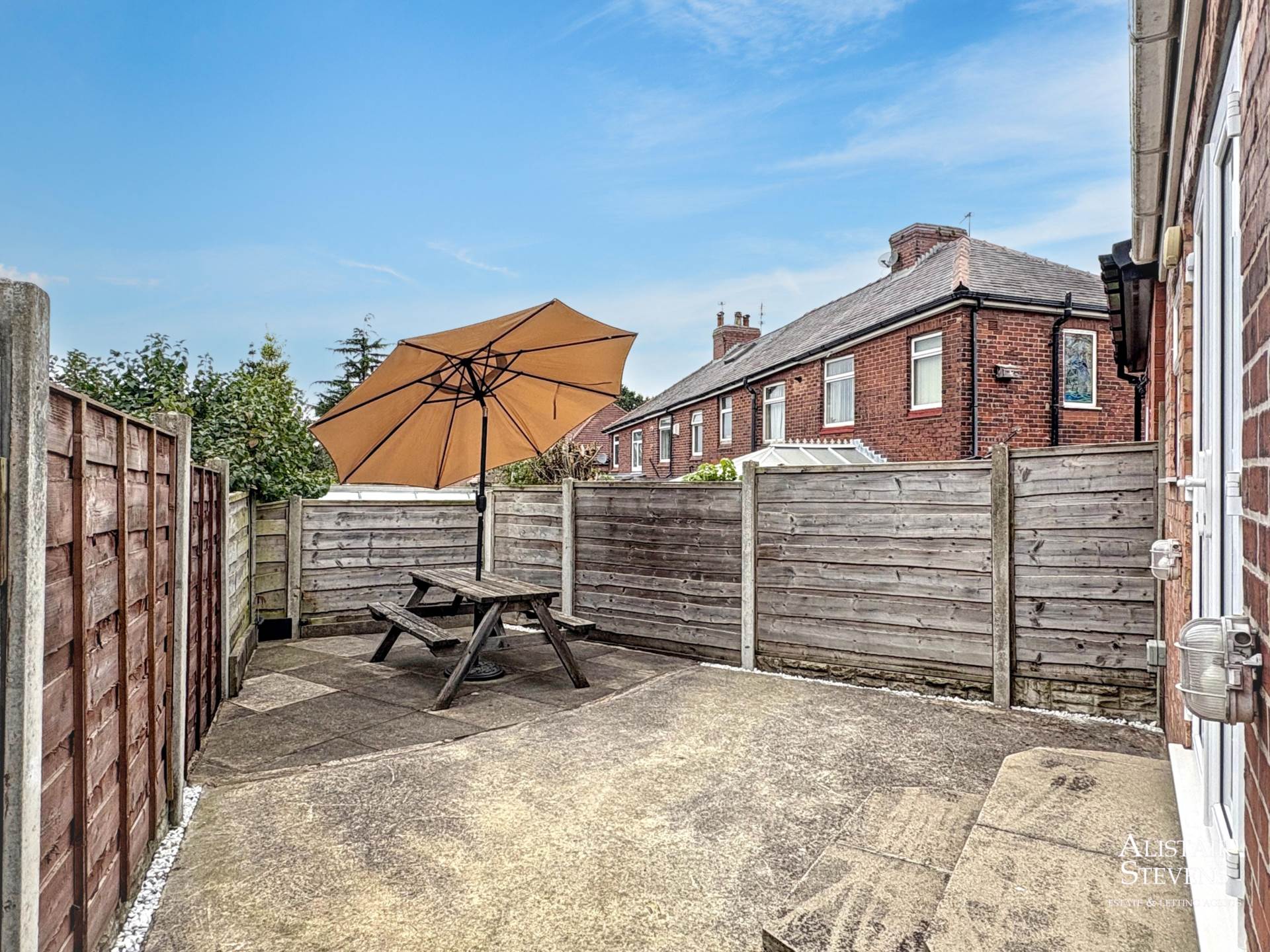 Lynton Avenue, Royton, Image 17