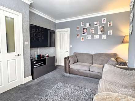 Lynton Avenue, Royton, Image 4