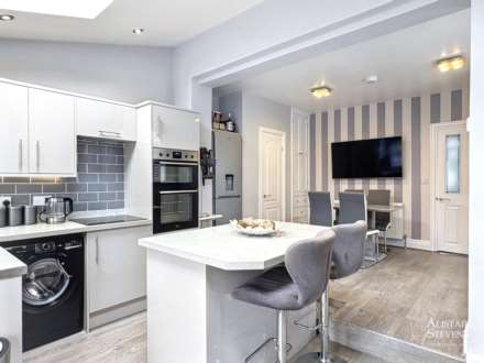 Lynton Avenue, Royton, Image 5