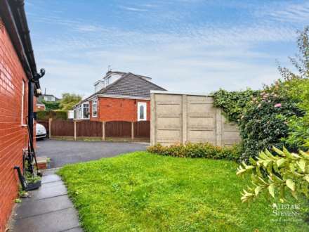 Norfolk Way, Royton, Oldham, Image 9