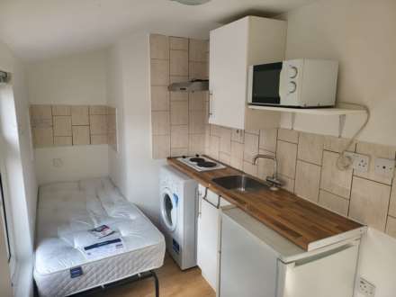 Boston Road, Boston Manor, Image 6