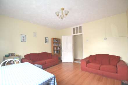 4 Bedroom Flat, Lawrence Close, White City