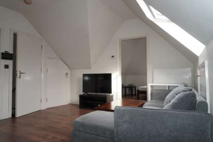 The Ridings, Ealing, Image 2