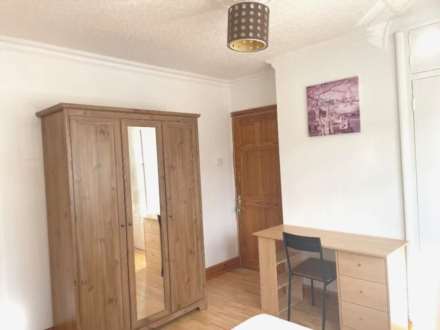 Currey Road, Greenford, Image 4