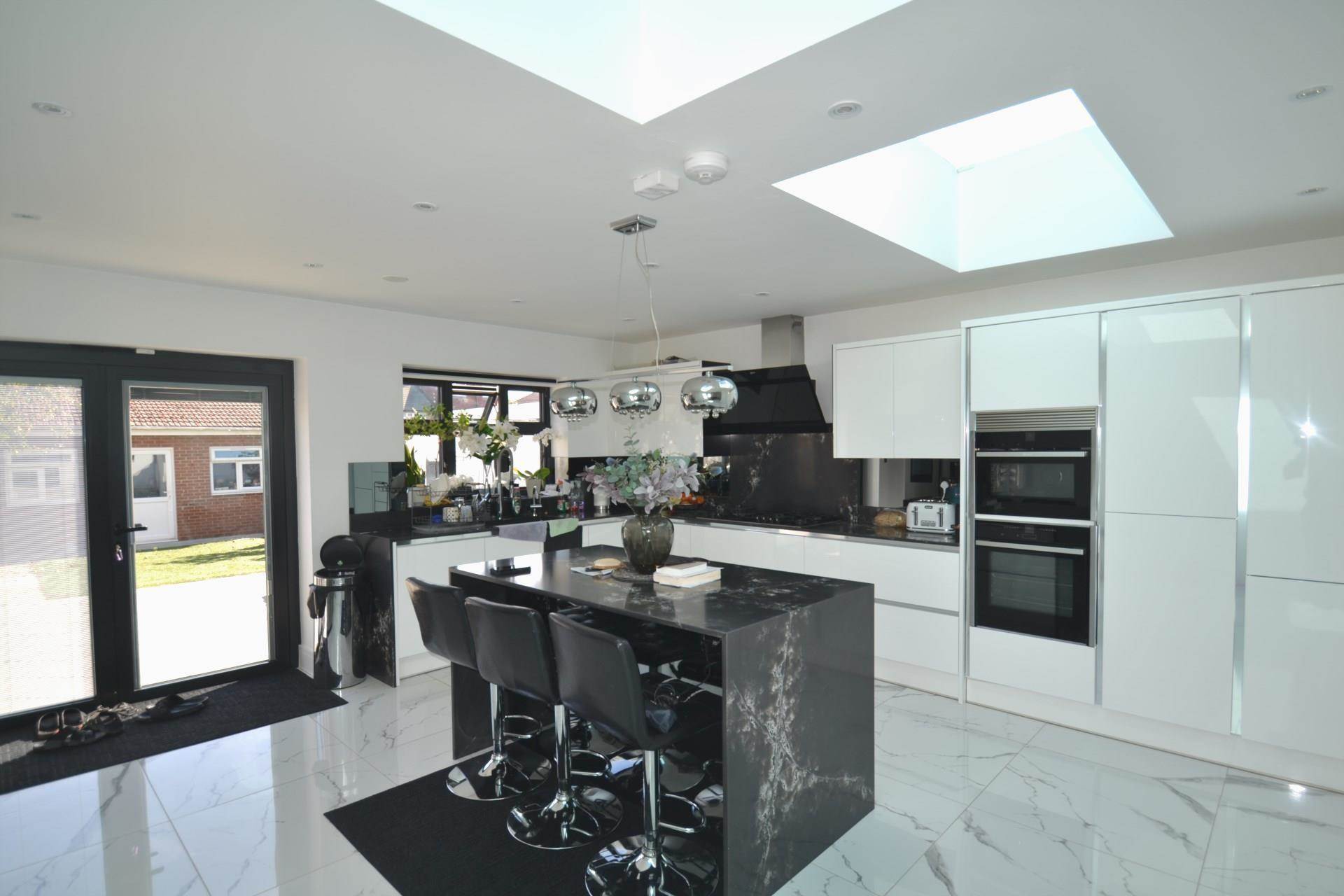 Kingshill Drive, Harrow, Image 4