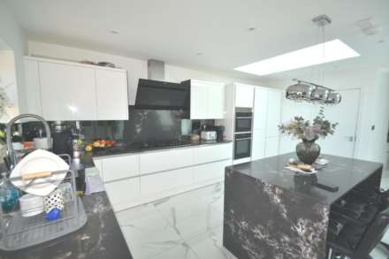 Kingshill Drive, Harrow, Image 5