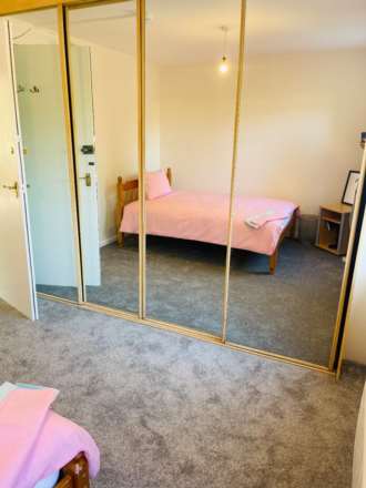 Curran Close, Uxbridge, Image 4