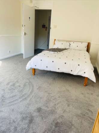 Curran Close, Uxbridge, Image 6