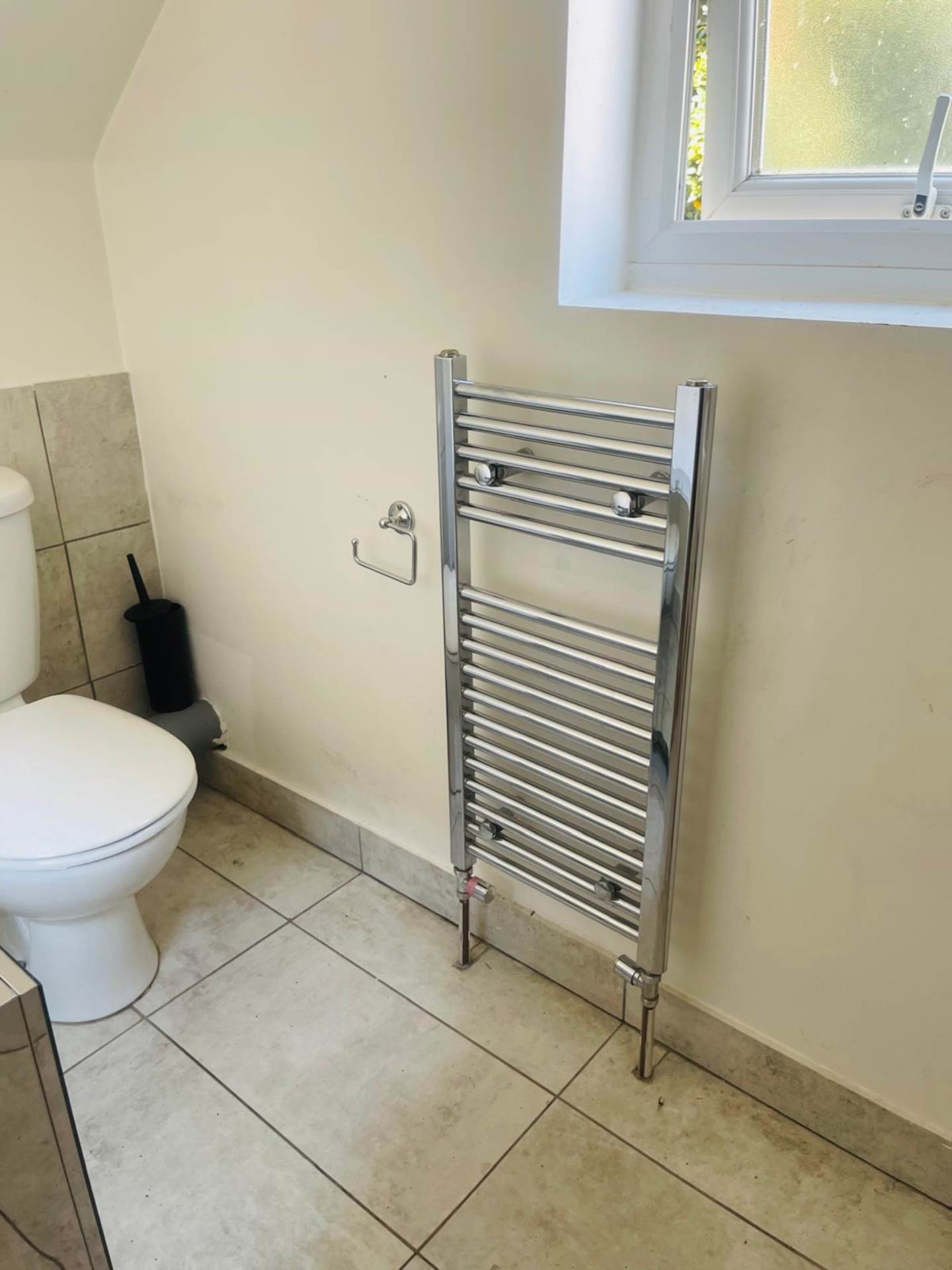 Amwell Bungalow, Hounslow, Image 4