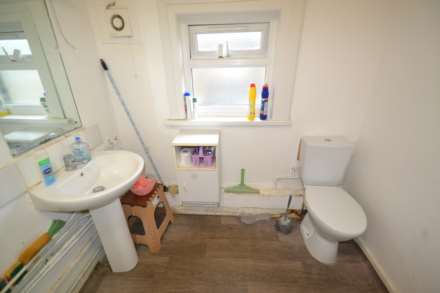 Uxbridge Road, Hanwell, Image 5