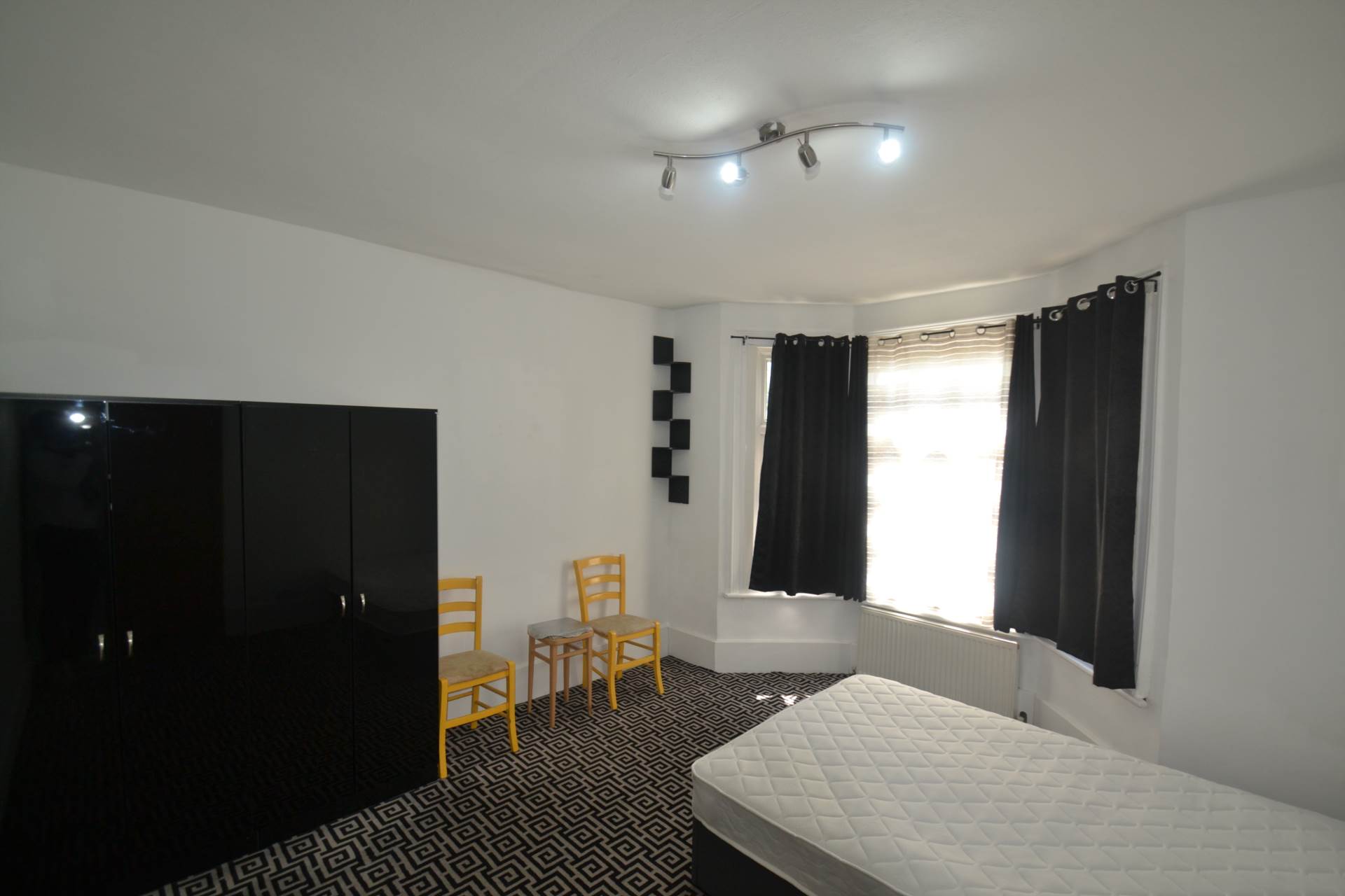 Drayton Gardens, West Ealing, Image 10