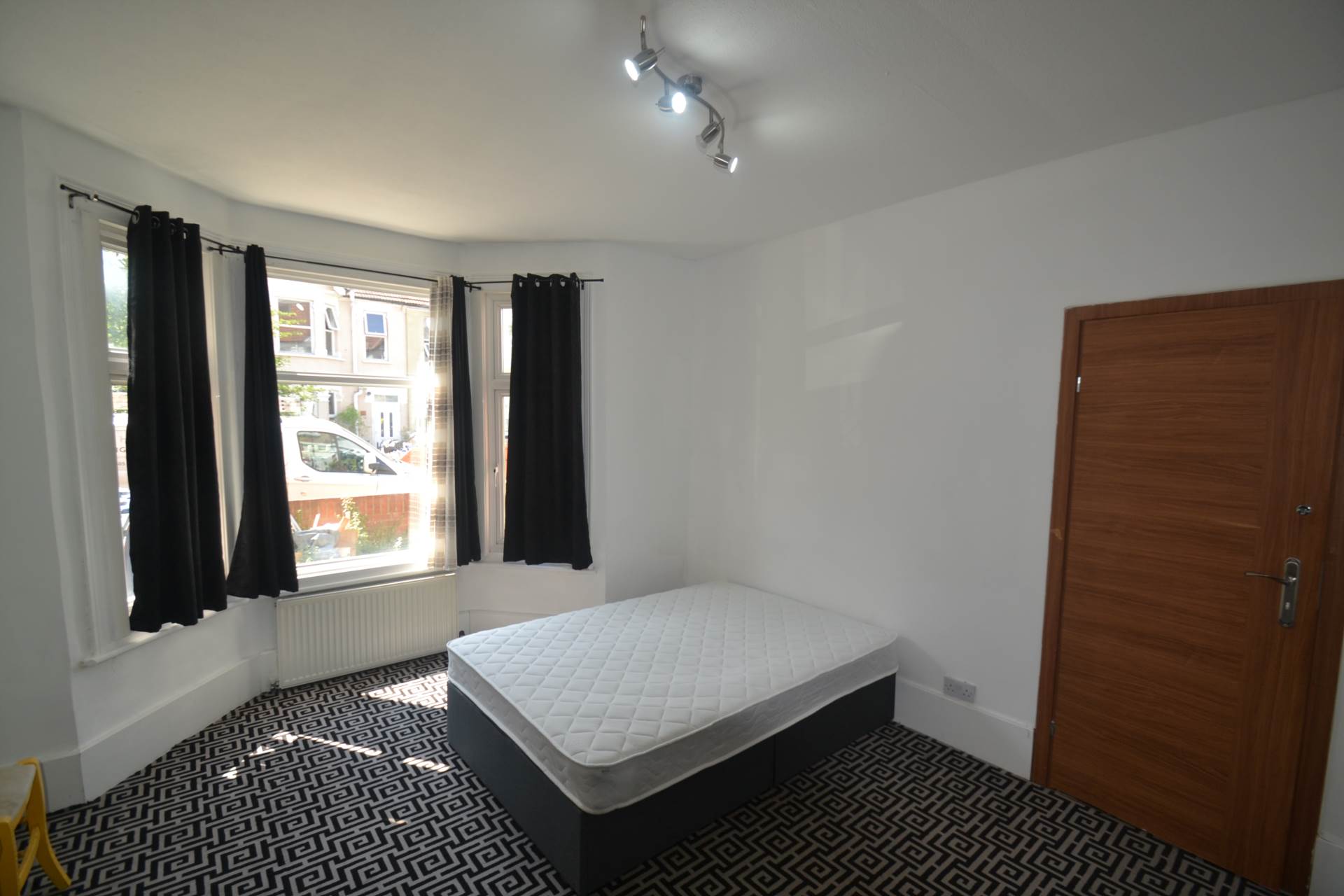 Drayton Gardens, West Ealing, Image 11