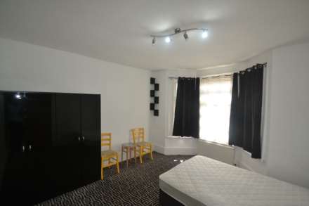 Drayton Gardens, West Ealing, Image 10