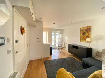 2 Bedroom Semi-Detached, Greenford