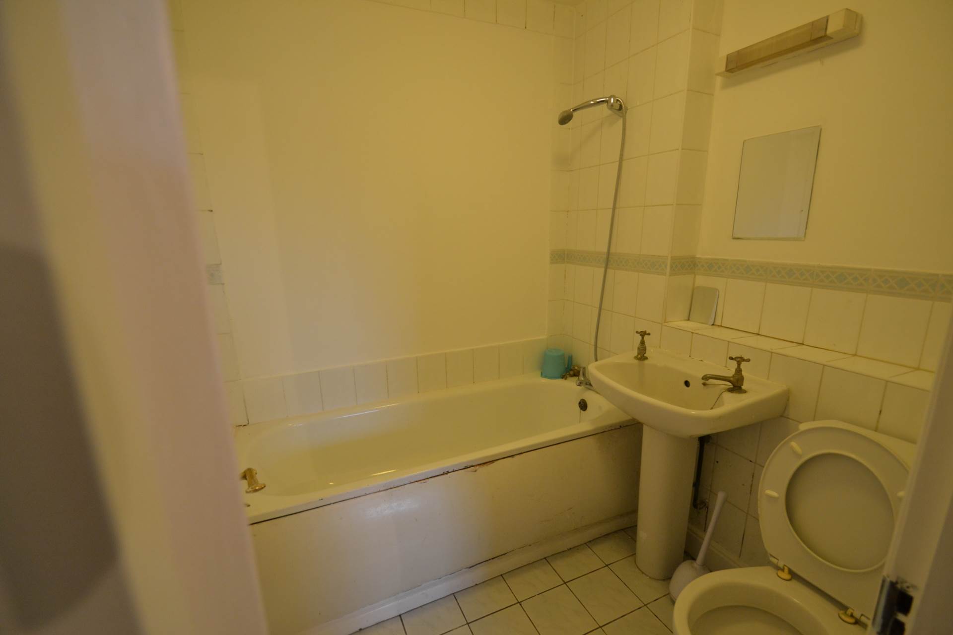 Comer Crescent, Southall, Image 10