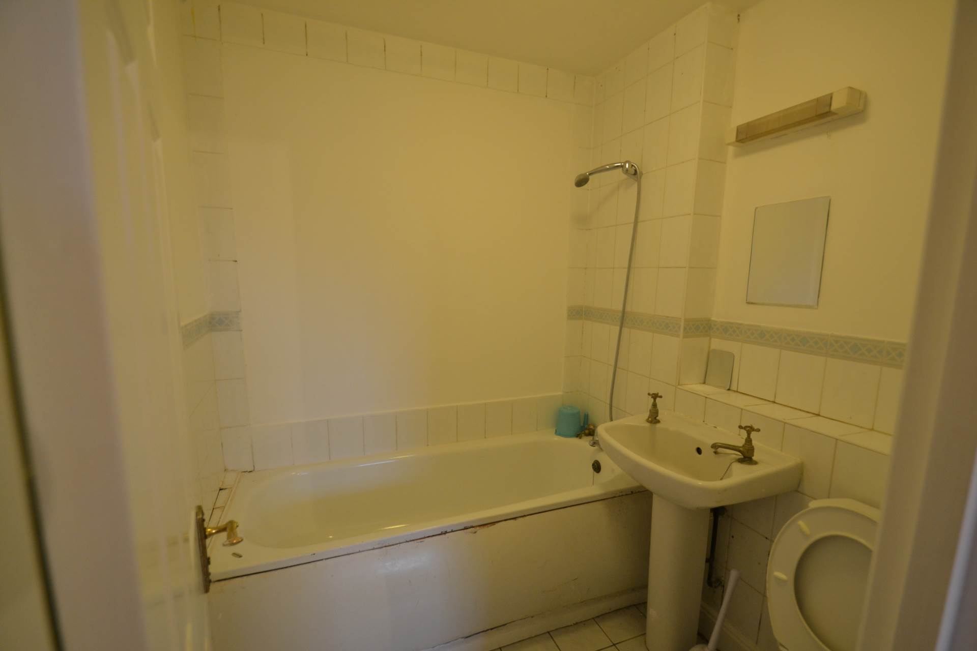 Comer Crescent, Southall, Image 11