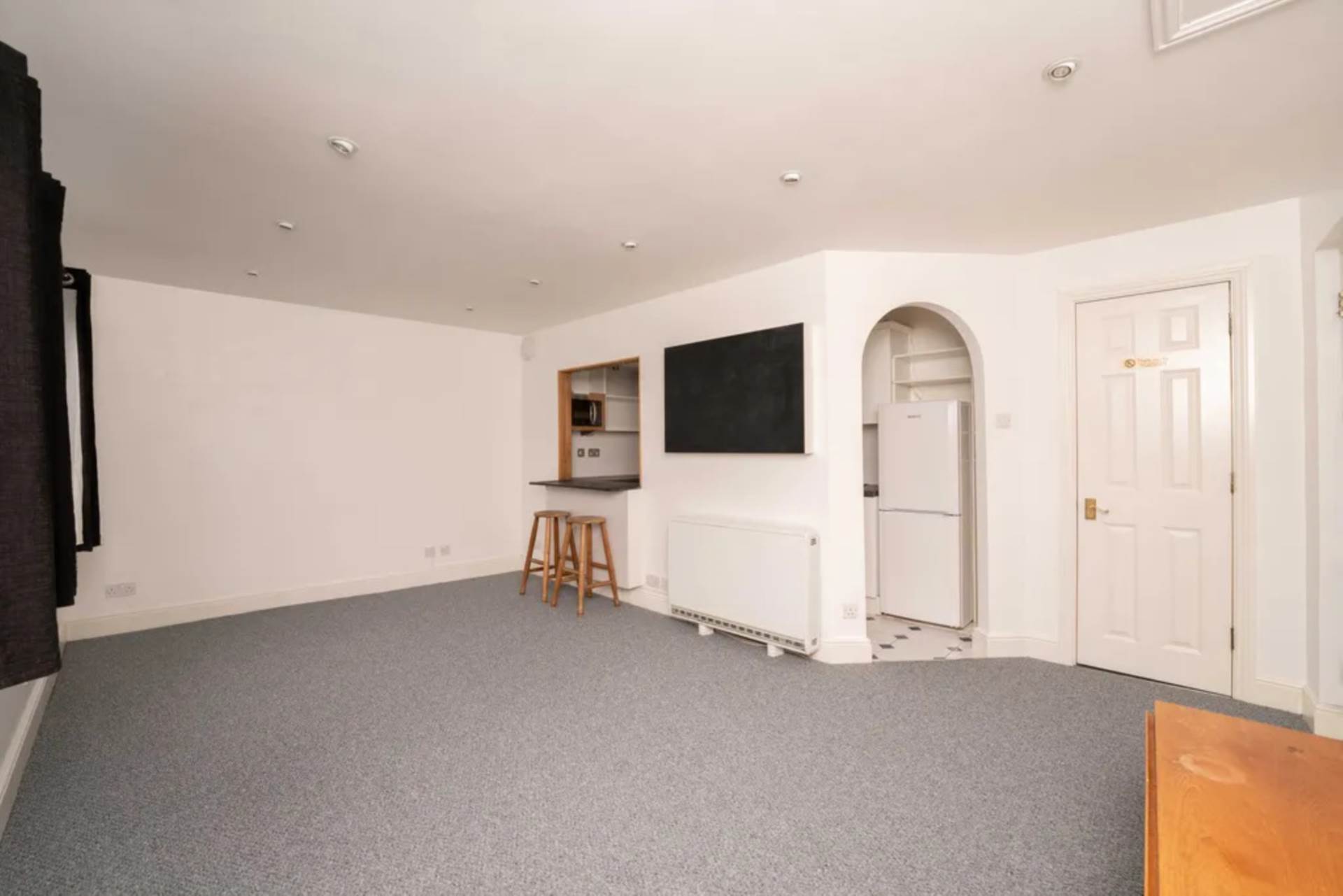Comer Crescent, Southall, Image 2