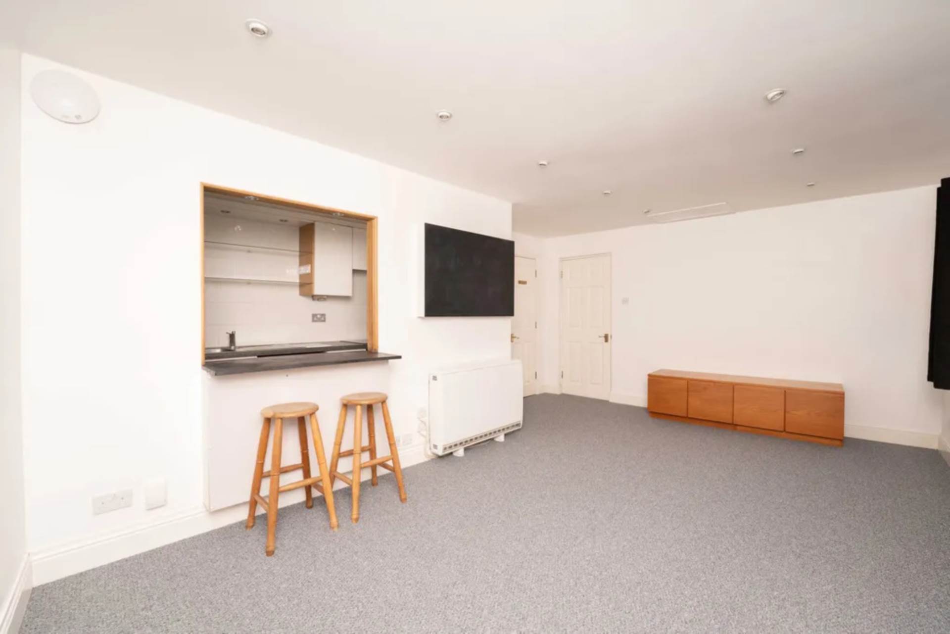 Comer Crescent, Southall, Image 3