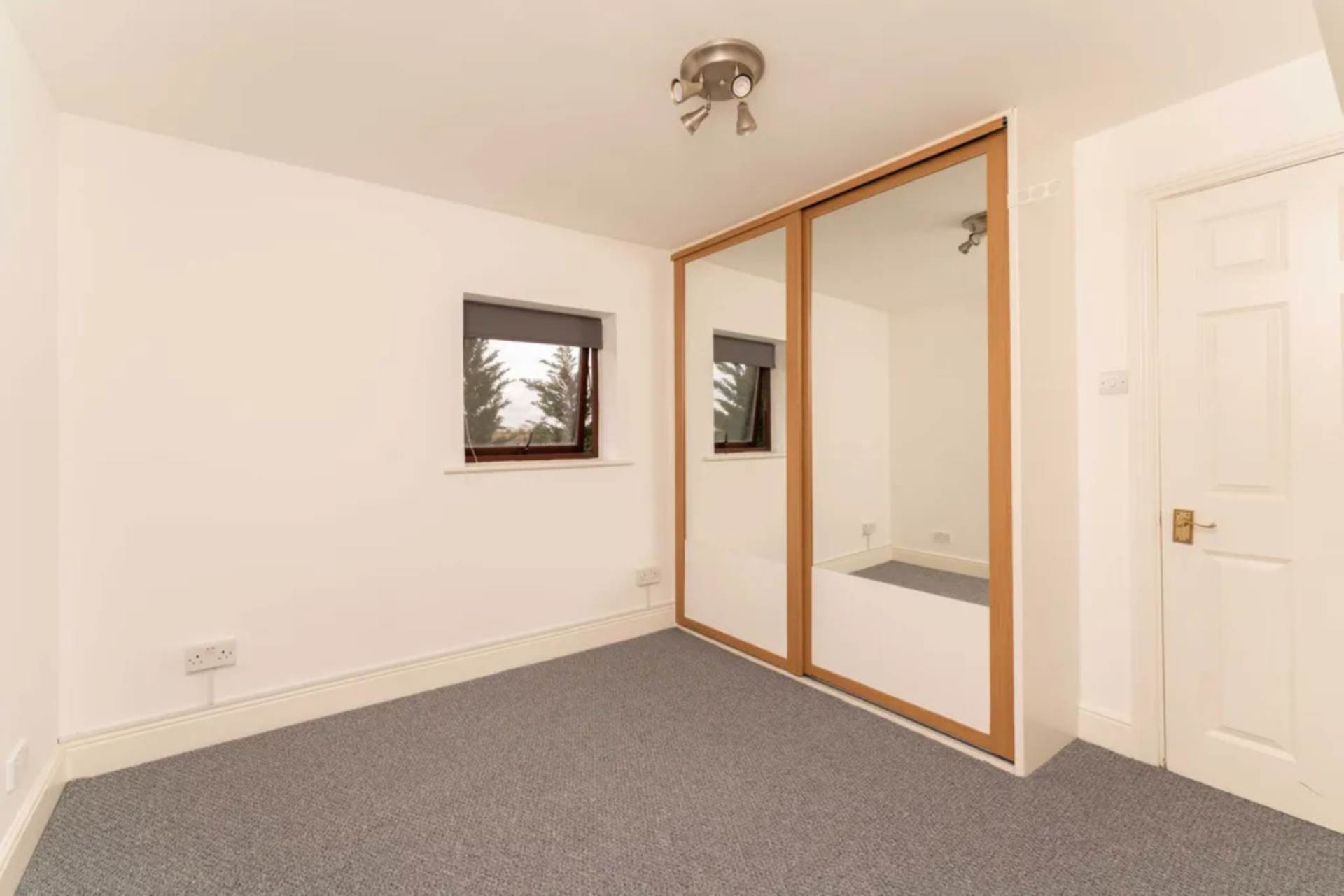 Comer Crescent, Southall, Image 6