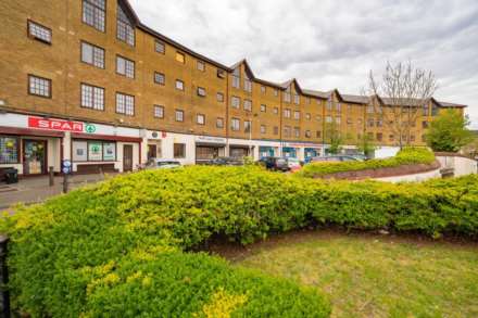 Comer Crescent, Southall, Image 1
