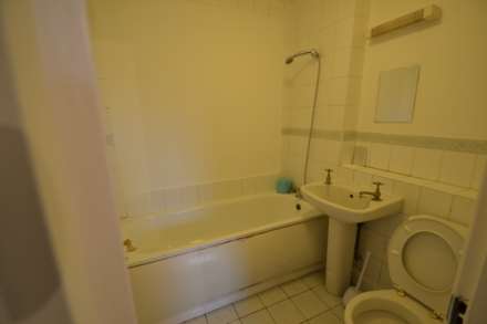 Comer Crescent, Southall, Image 10