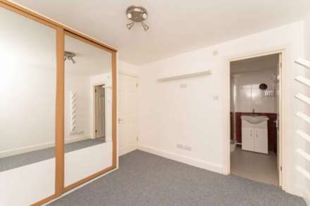 Comer Crescent, Southall, Image 4