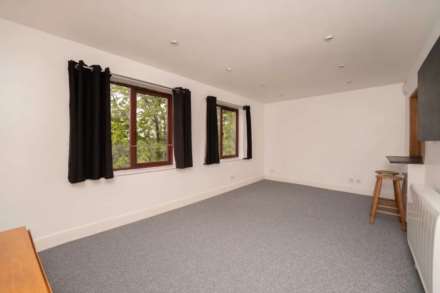 Comer Crescent, Southall, Image 9
