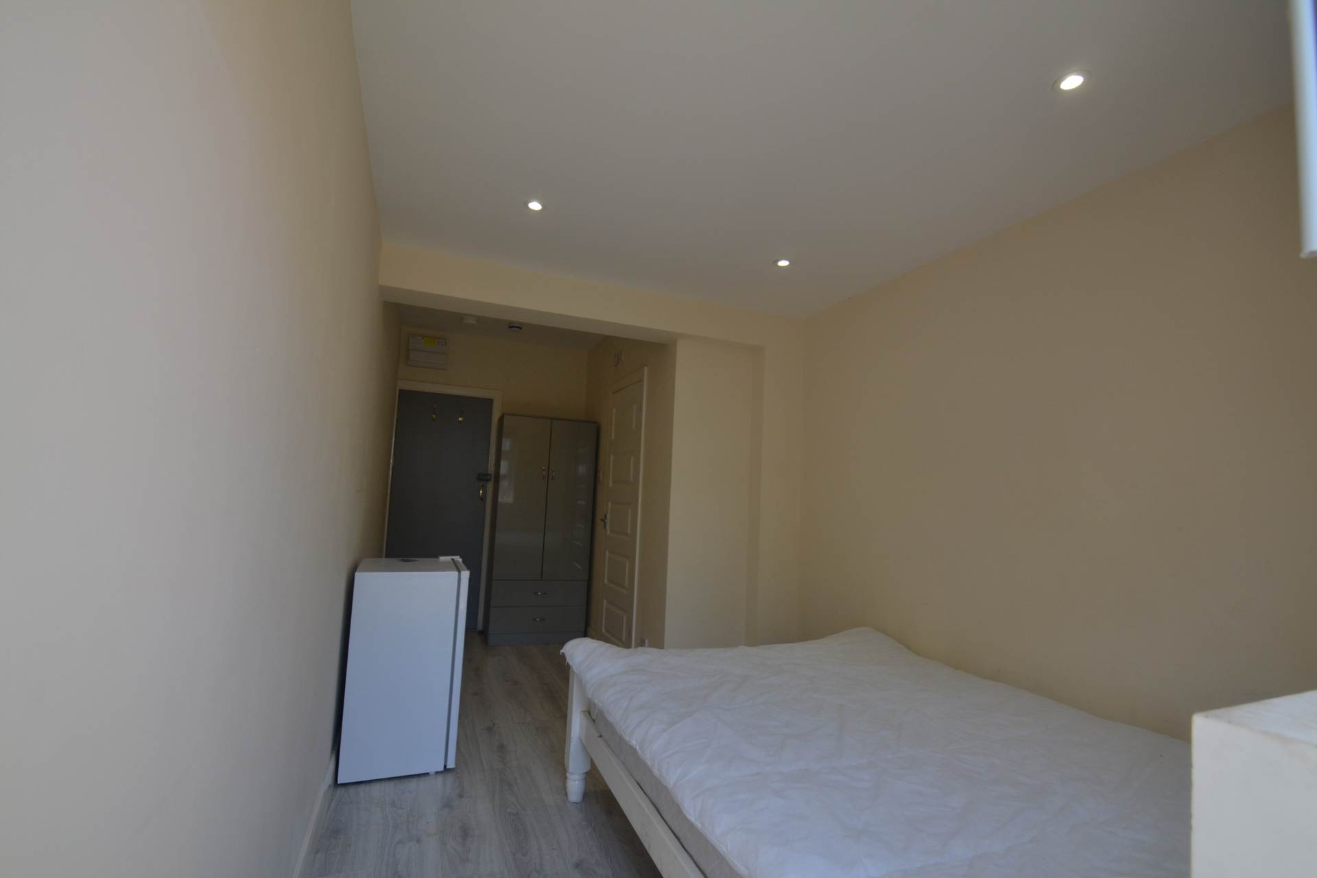 Empire Road, Perivale, Image 3