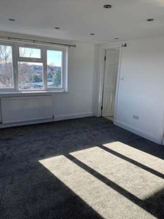 Spring Grove Crescent, Hounslow, Image 6