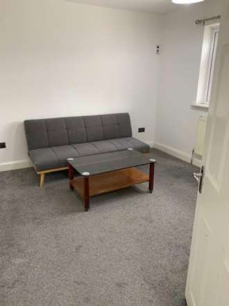 Spring Grove Crescent, Hounslow, Image 9