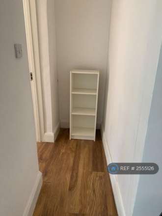 Spring Grove Crescent, Hounslow, Image 10