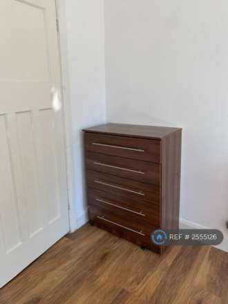 Spring Grove Crescent, Hounslow, Image 12
