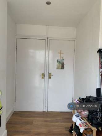 Spring Grove Crescent, Hounslow, Image 13