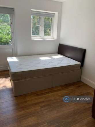 Spring Grove Crescent, Hounslow, Image 2